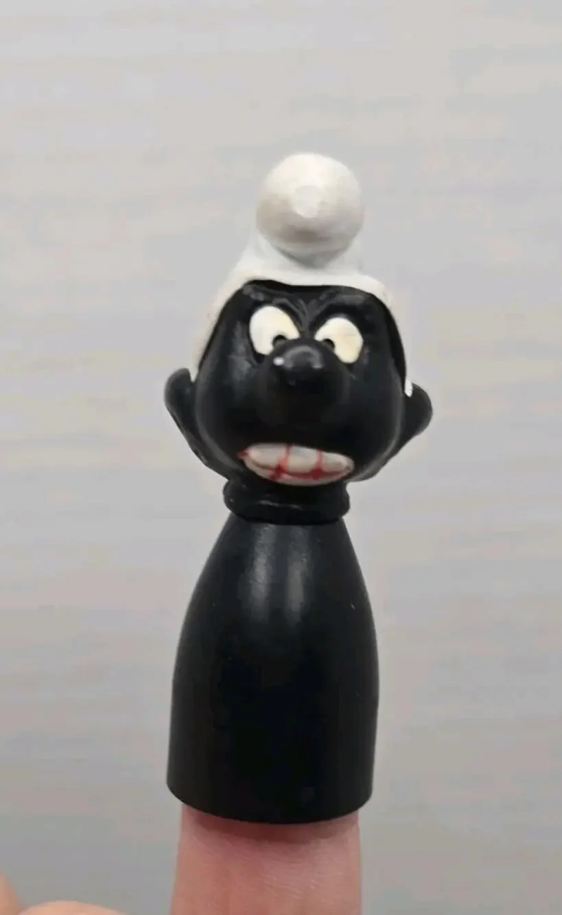 RARE ANGRY SMURF FINGER PUPPET PEYO DISPLAY PVC HEAD ALL BLACK Boardgame Piece